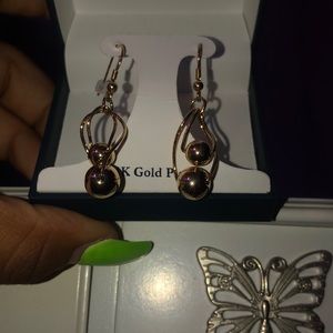 Dangle earrings 🙃